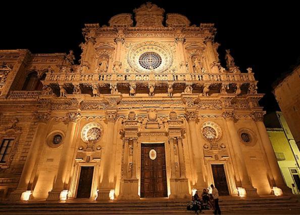 "Il Vecchio Salone" Appartamento In Pieno Centro Con Garage Privato Lecce Exterior foto