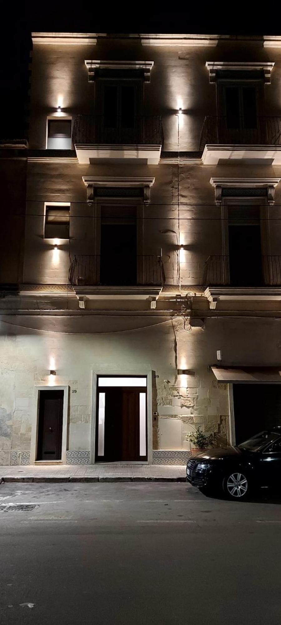 "Il Vecchio Salone" Appartamento In Pieno Centro Con Garage Privato Lecce Exterior foto