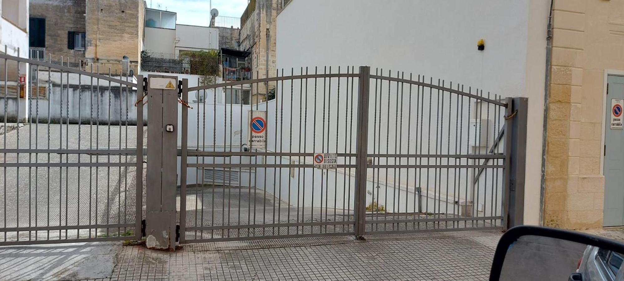 "Il Vecchio Salone" Appartamento In Pieno Centro Con Garage Privato Lecce Exterior foto