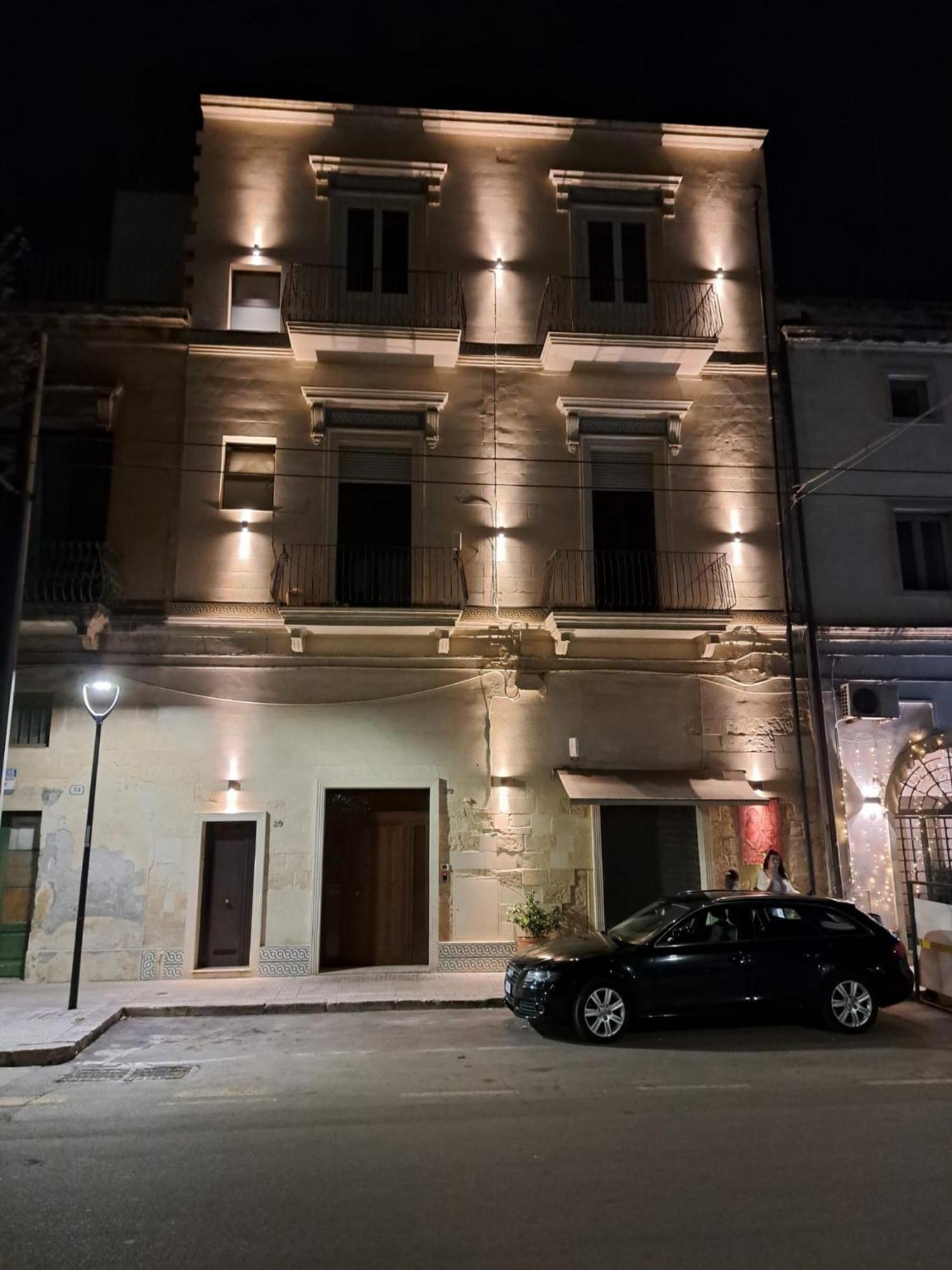 "Il Vecchio Salone" Appartamento In Pieno Centro Con Garage Privato Lecce Exterior foto